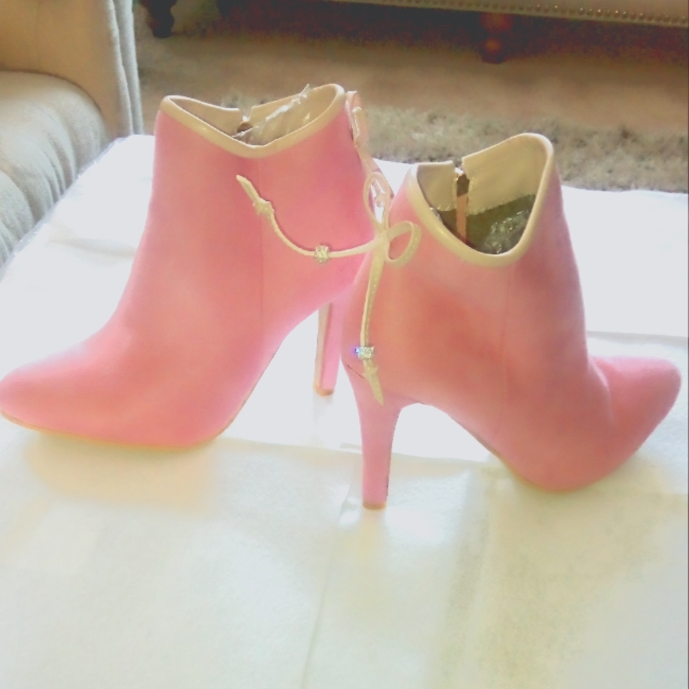 Women pink booties Size 9.5